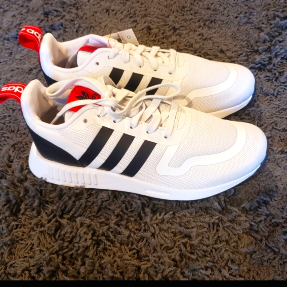 ADIDAS UNISEX SNEAKERS NEW Size 8 woman's 6.5 youth